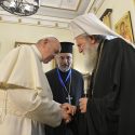 Papa Francesco in Bulgaria esorta gli scettici ad aprire cuori e case ai migranti